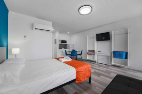 Awesome 1 Bedroom With Pool Steps from the Beach #42